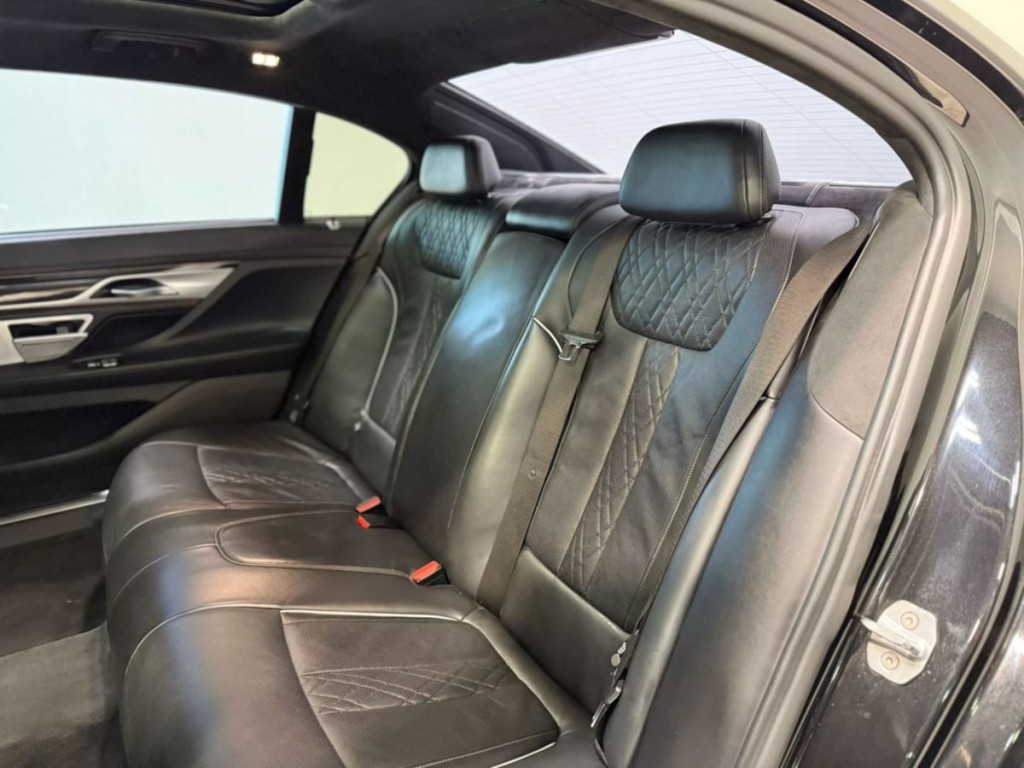 2019 BMW 7 Series Image 25