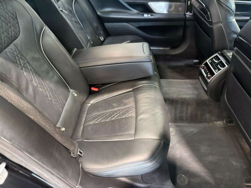 2019 BMW 7 Series Image 30