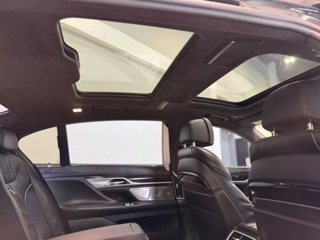 2019 BMW 7 Series Image 32