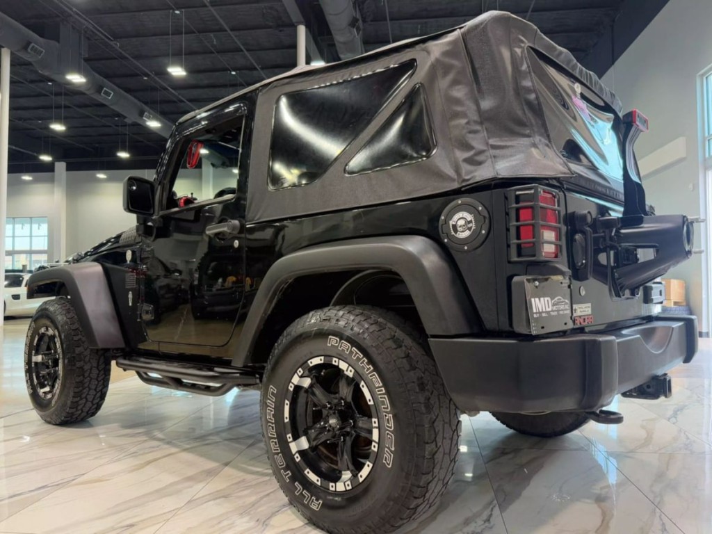 2011 Jeep Wrangler Image 8