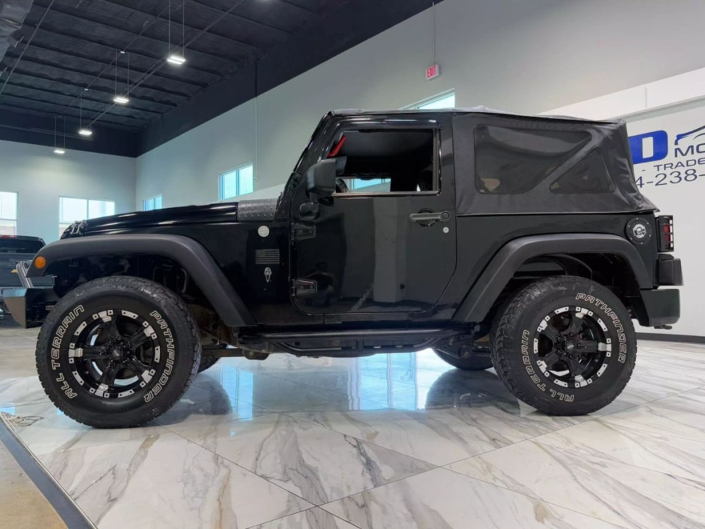 2011 Jeep Wrangler Image 9