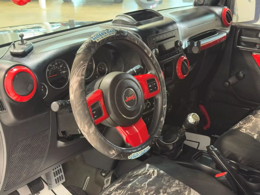 2011 Jeep Wrangler Image 11