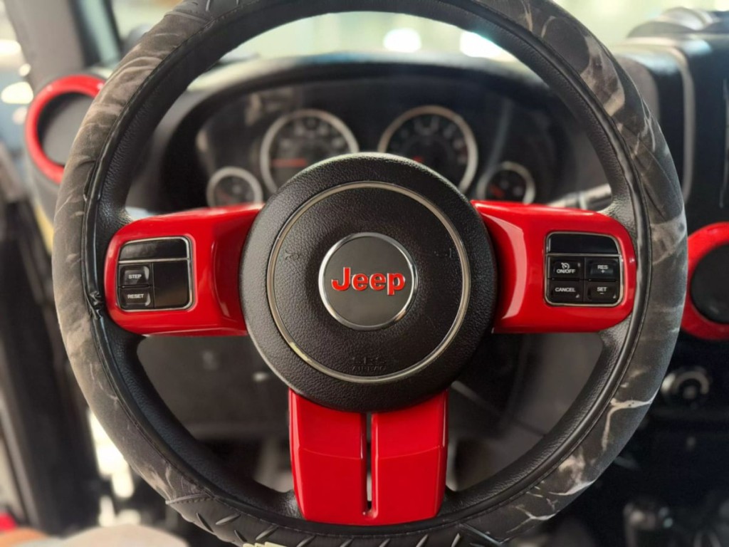 2011 Jeep Wrangler Image 12