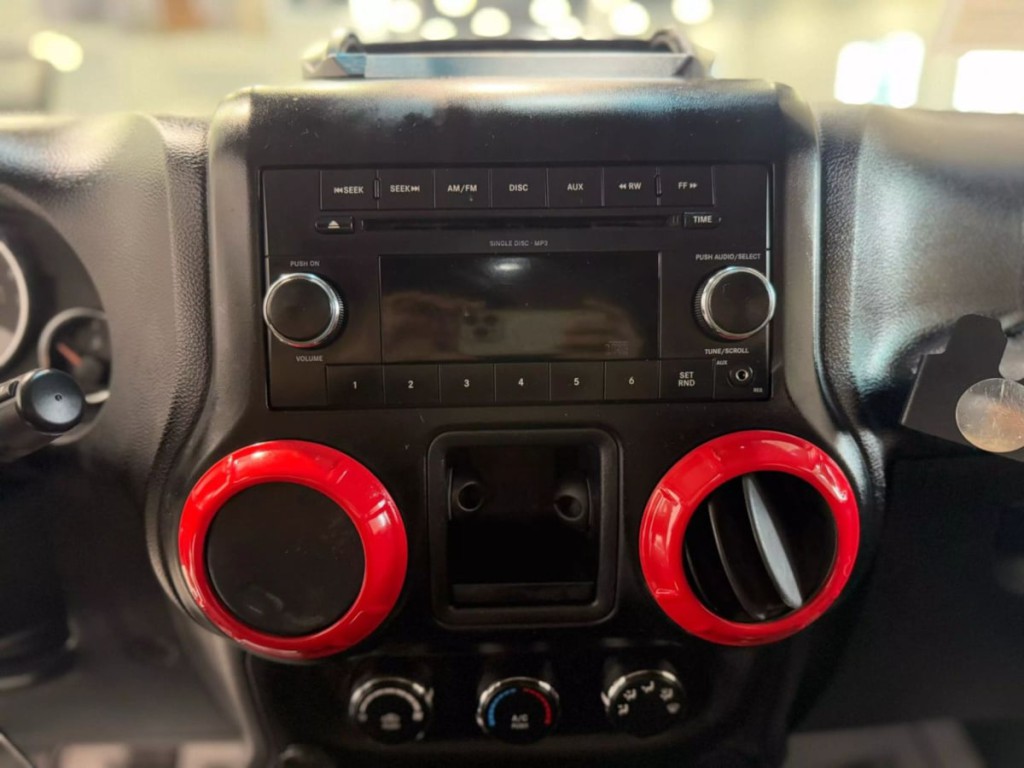 2011 Jeep Wrangler Image 15