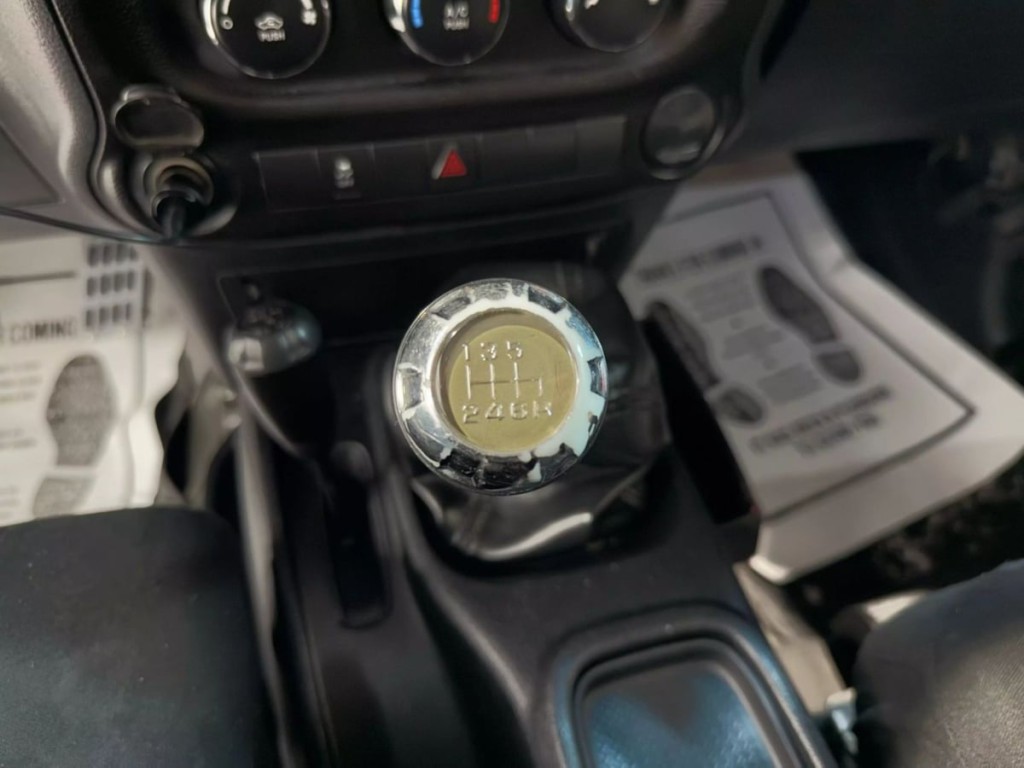 2011 Jeep Wrangler Image 16