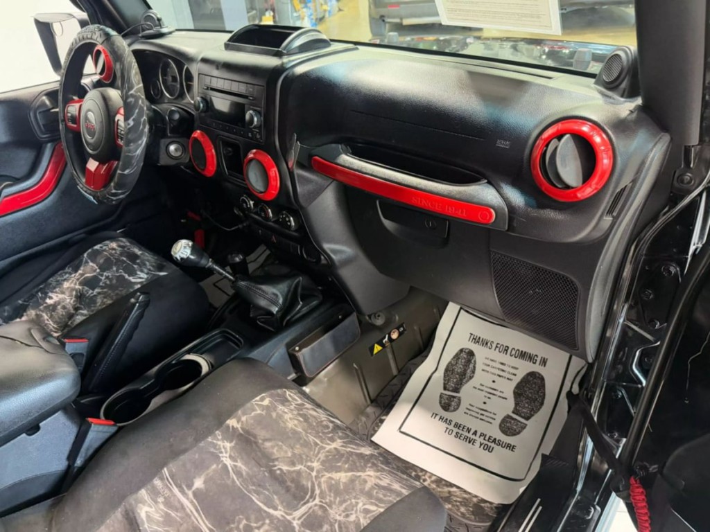 2011 Jeep Wrangler Image 24