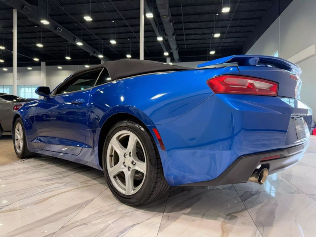 2017 Chevrolet Camaro Image 8