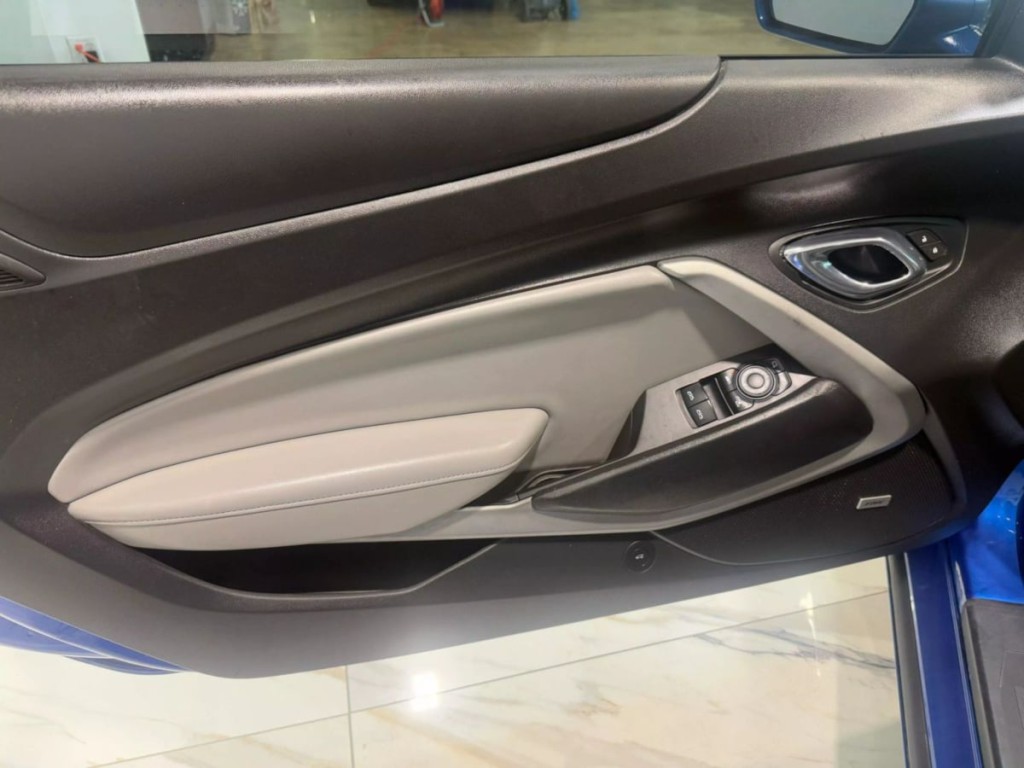 2017 Chevrolet Camaro Image 10
