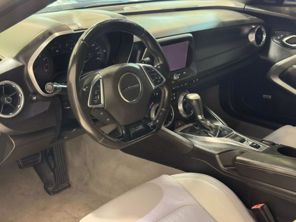 2017 Chevrolet Camaro Image 12