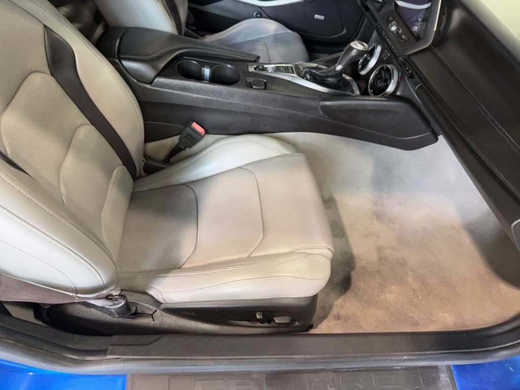 2017 Chevrolet Camaro Image 25