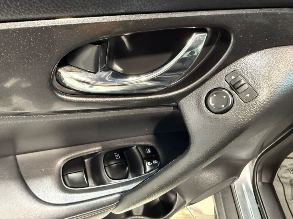 2018 Nissan Rogue Image 11