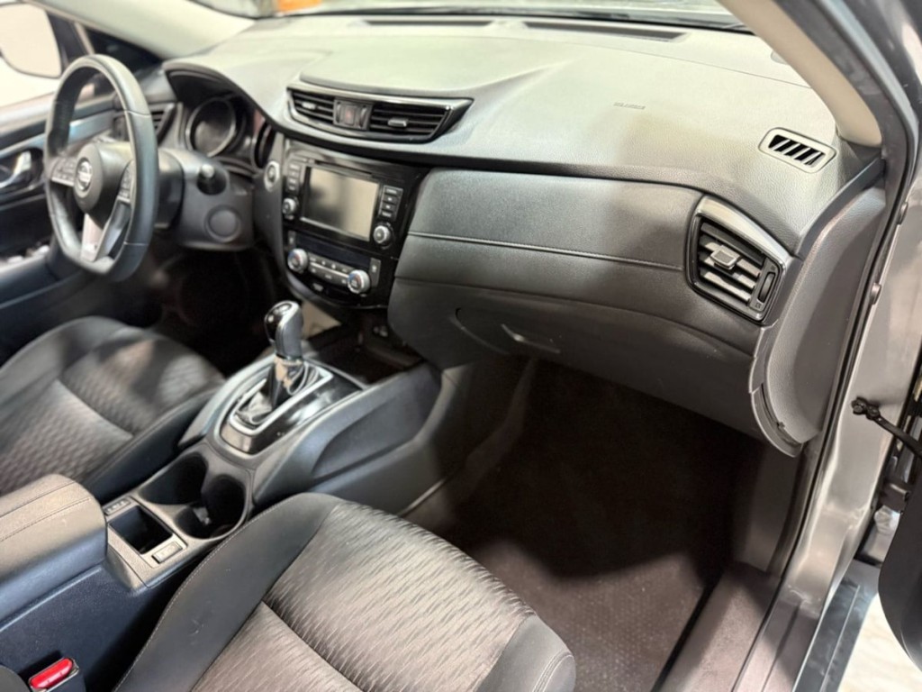 2018 Nissan Rogue Image 26