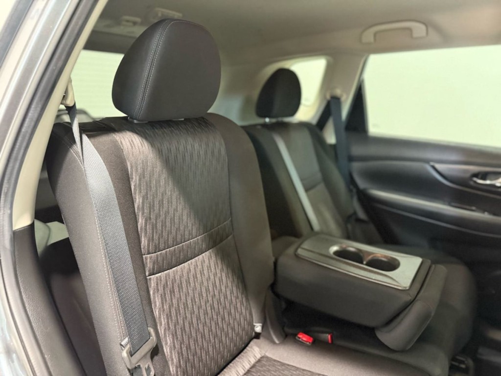 2018 Nissan Rogue Image 30