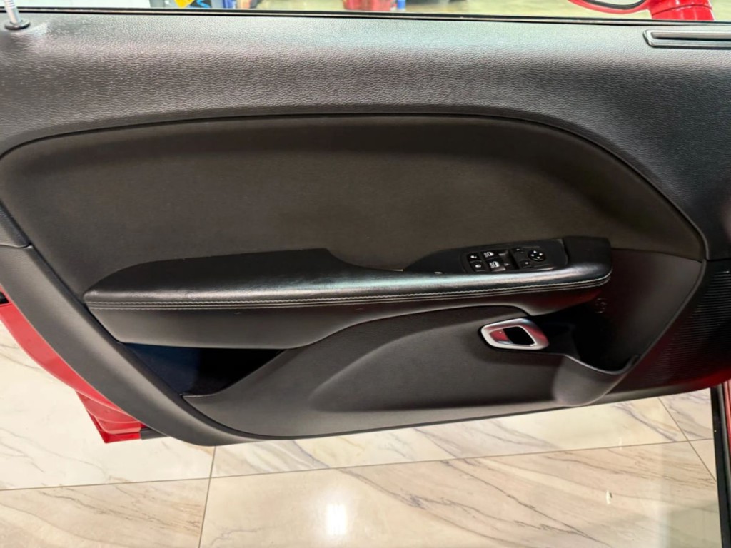 2019 Dodge Challenger Image 10