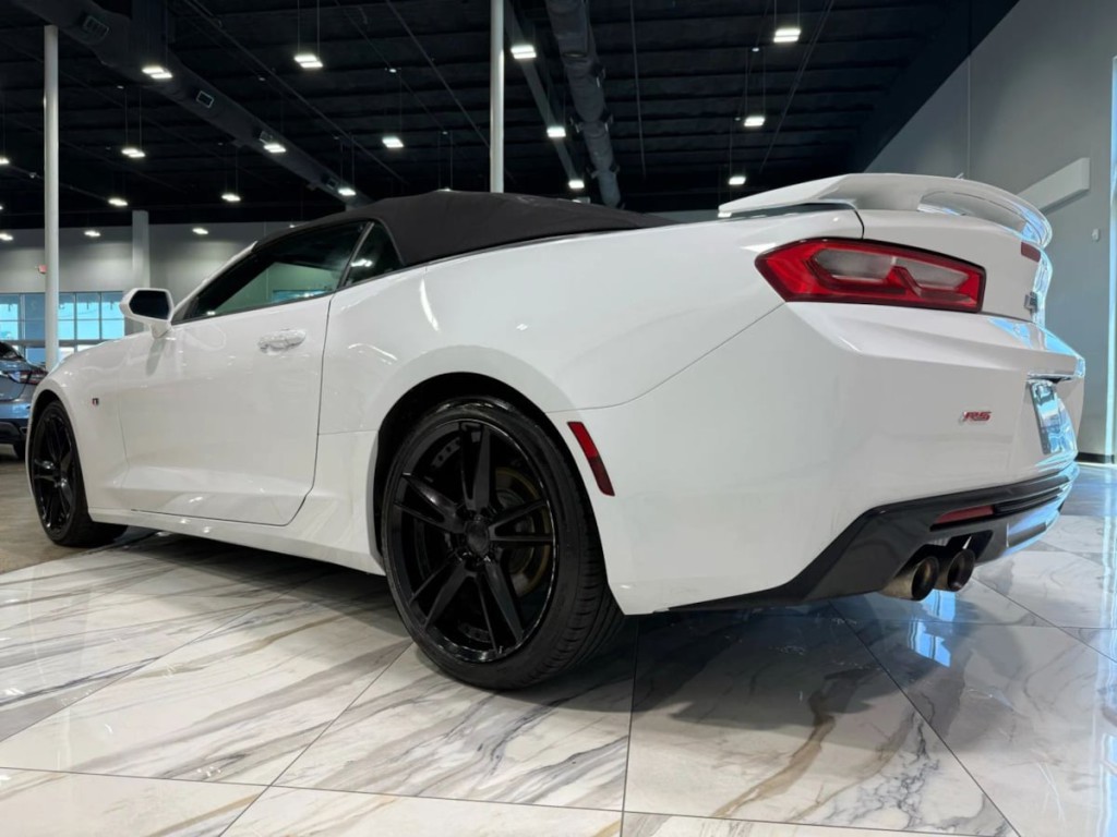 2017 Chevrolet Camaro Image 8