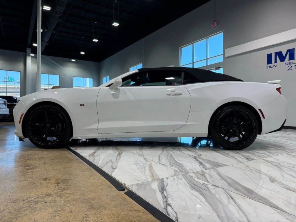 2017 Chevrolet Camaro Image 9