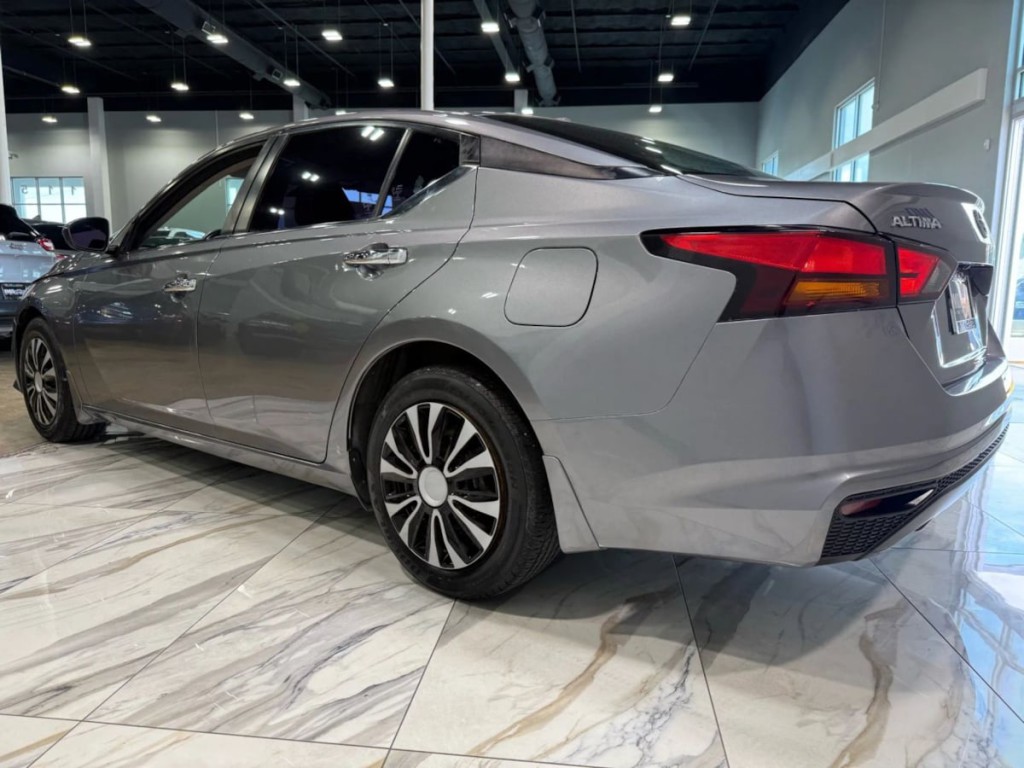 2019 Nissan Altima Image 8