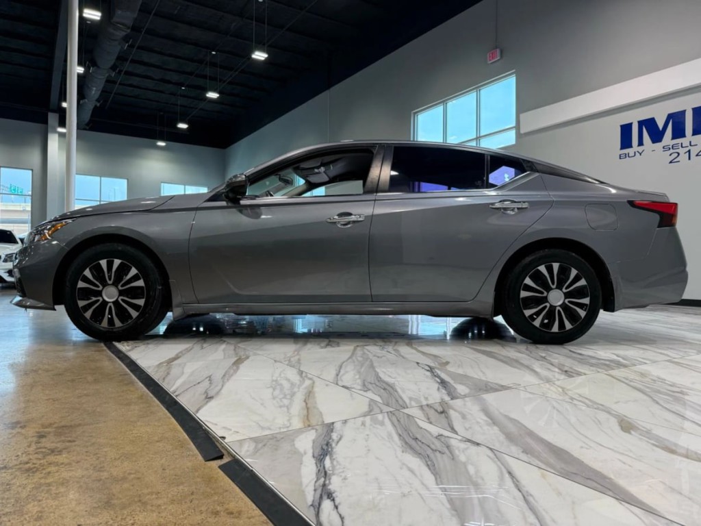2019 Nissan Altima Image 9