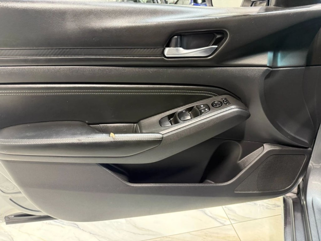 2019 Nissan Altima Image 10