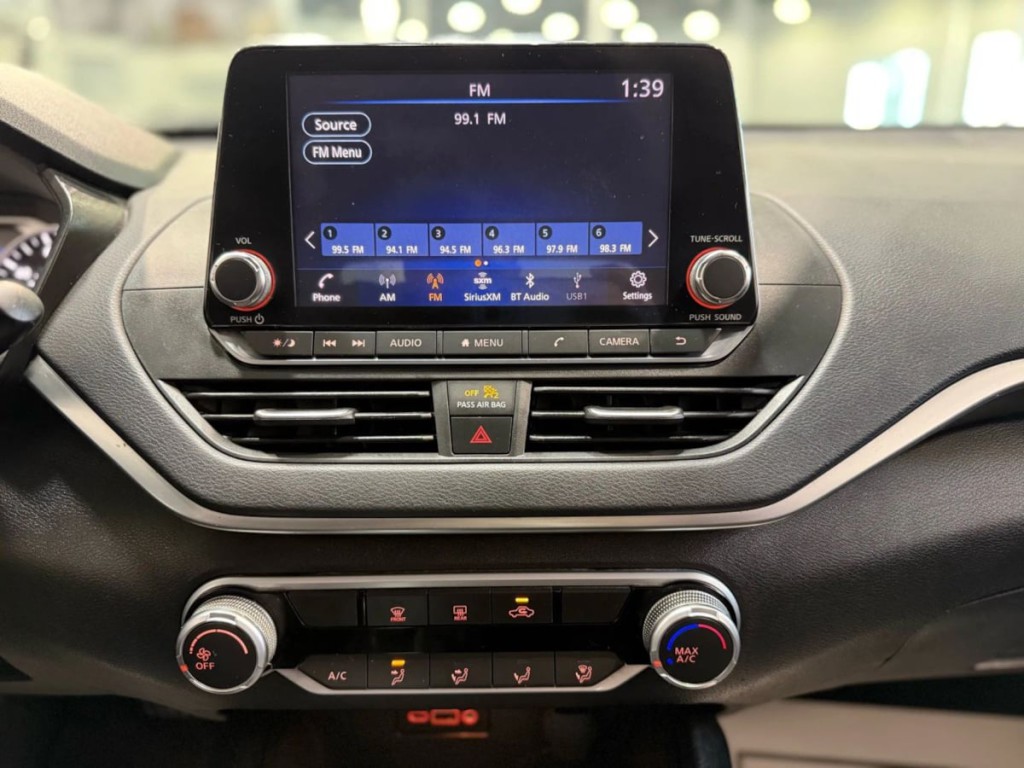 2019 Nissan Altima Image 17