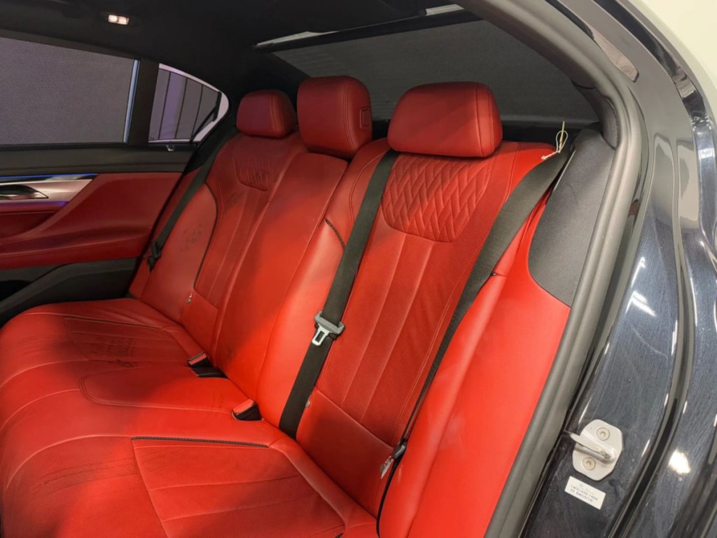 2018 BMW 7 Series Image 24