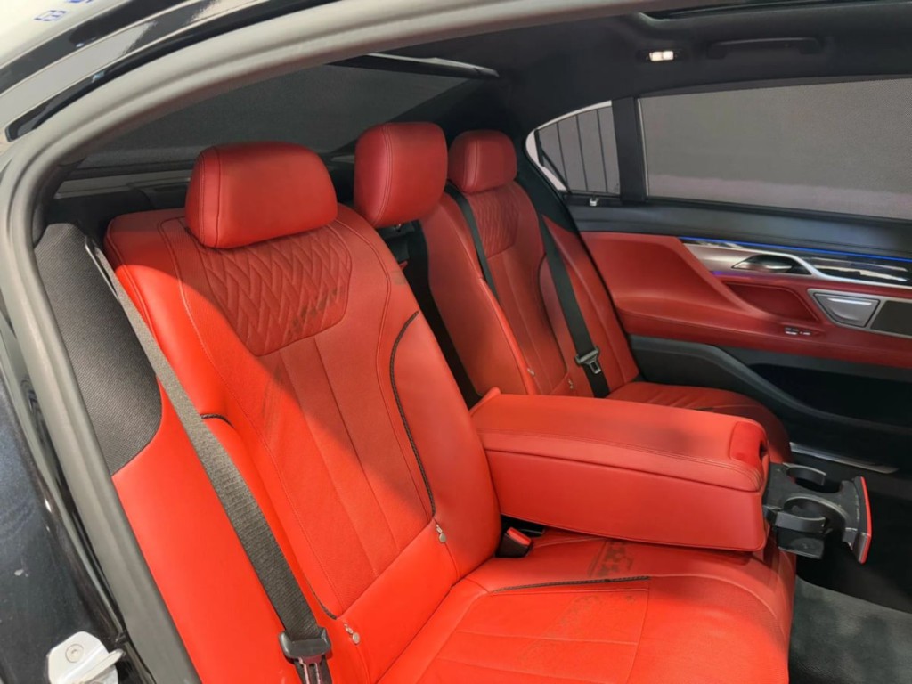 2018 BMW 7 Series Image 32