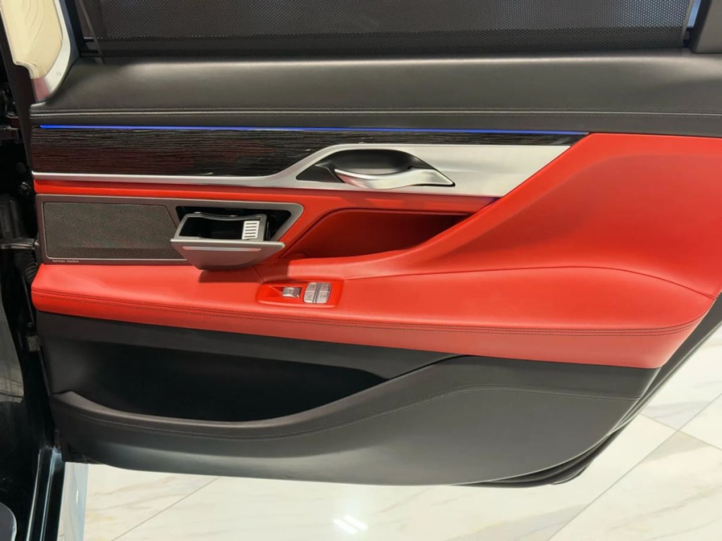 2018 BMW 7 Series Image 35
