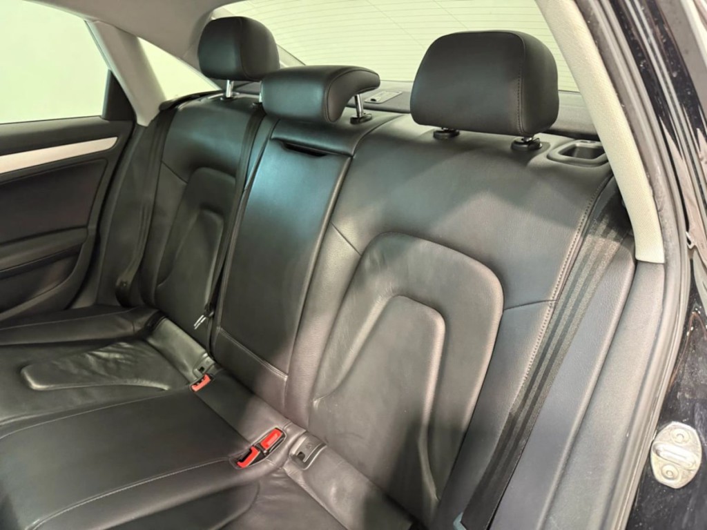 2015 Audi A4 Image 23