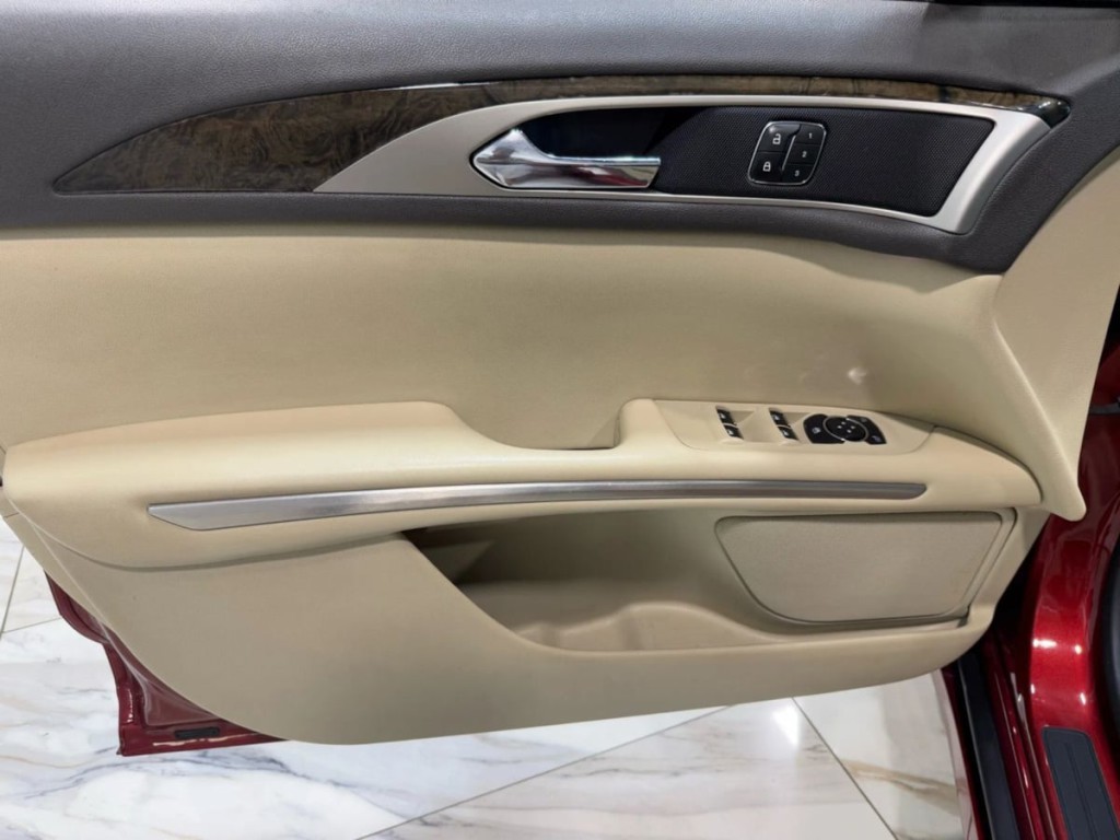 2013 Lincoln MKZ Image 11