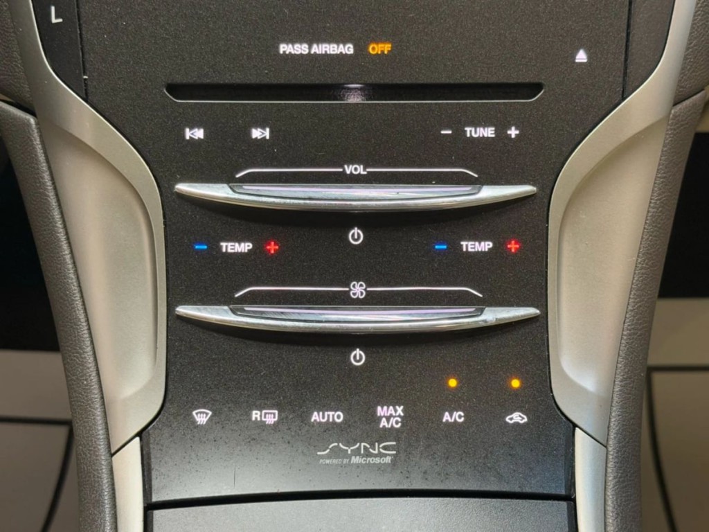 2013 Lincoln MKZ Image 16