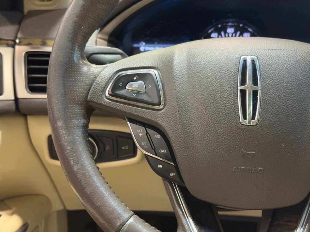 2013 Lincoln MKZ Image 18