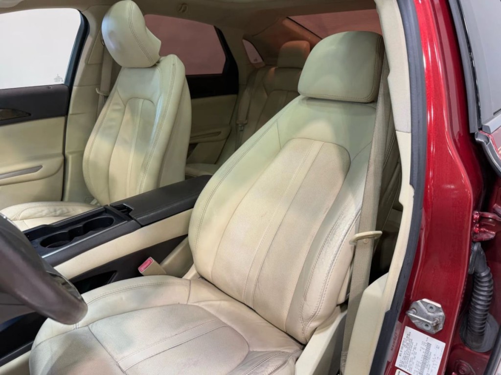 2013 Lincoln MKZ Image 24