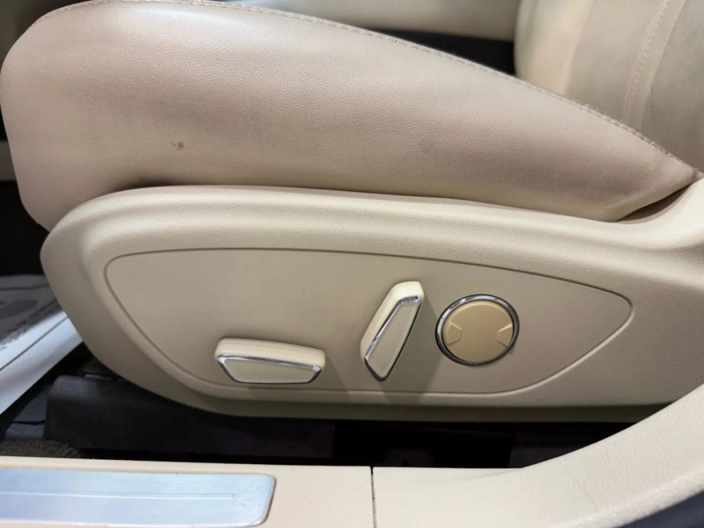 2013 Lincoln MKZ Image 25