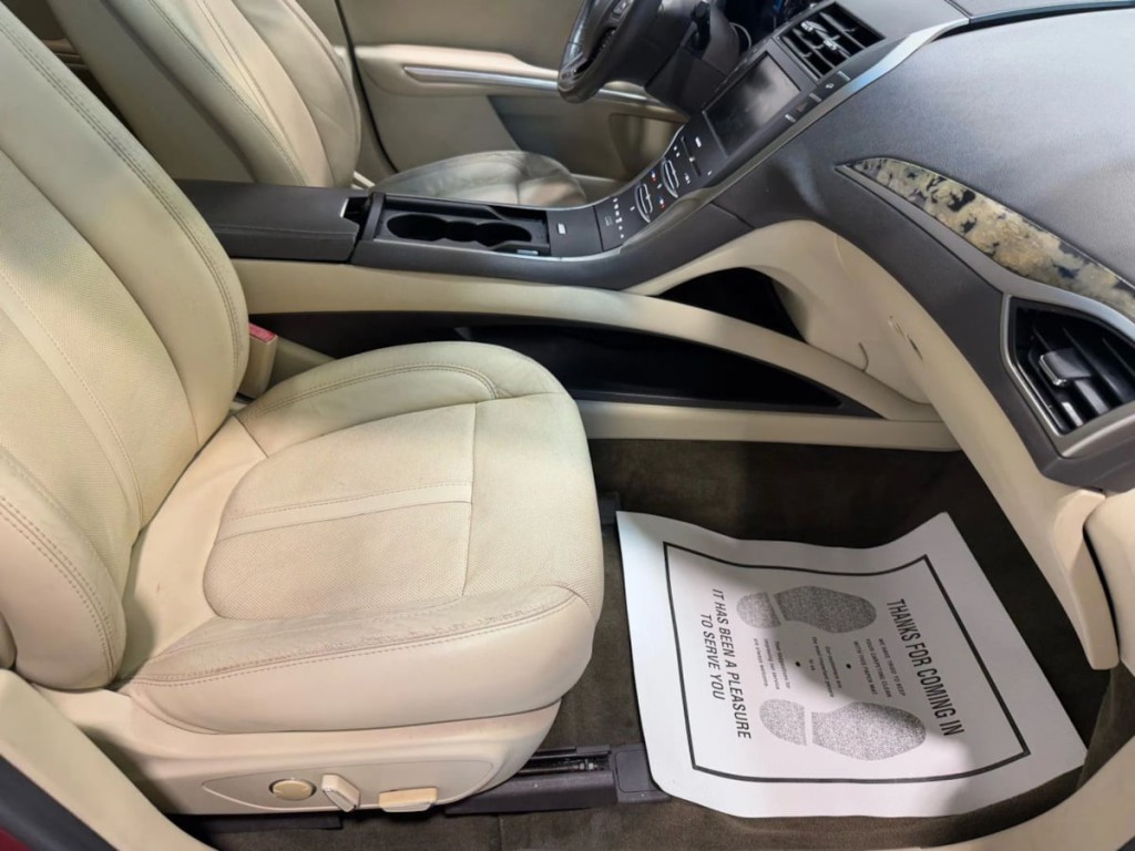 2013 Lincoln MKZ Image 31