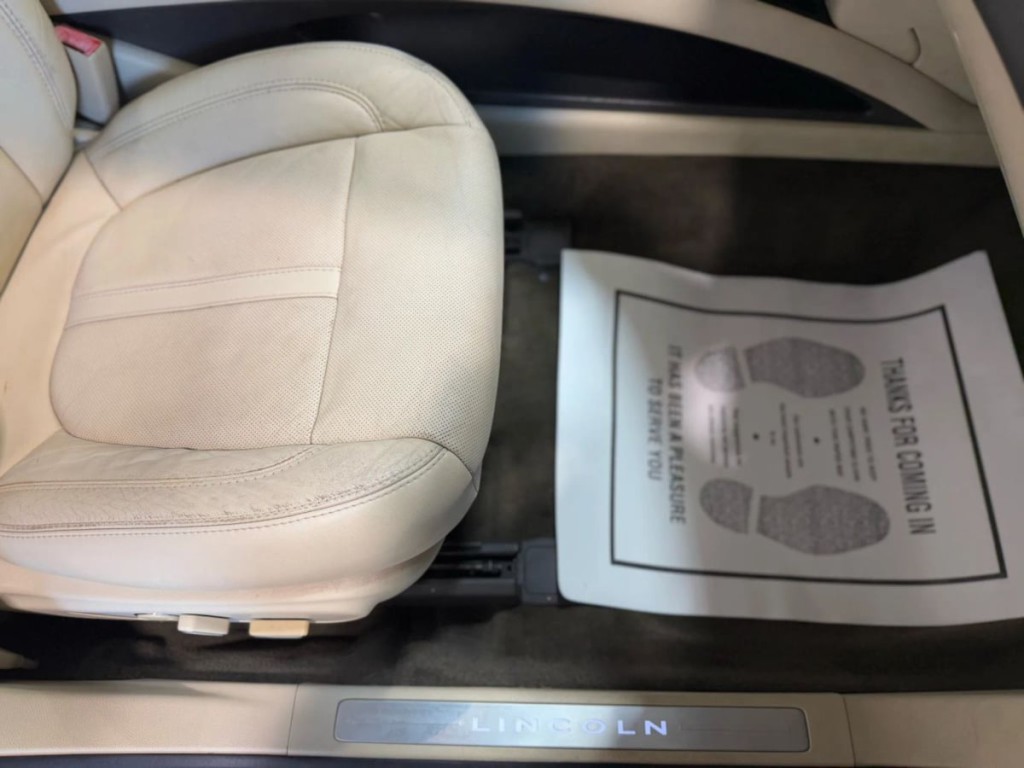 2013 Lincoln MKZ Image 32