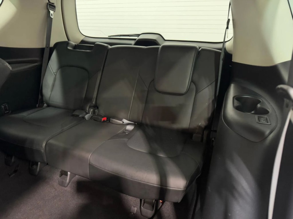 2017 Nissan Armada Image 28