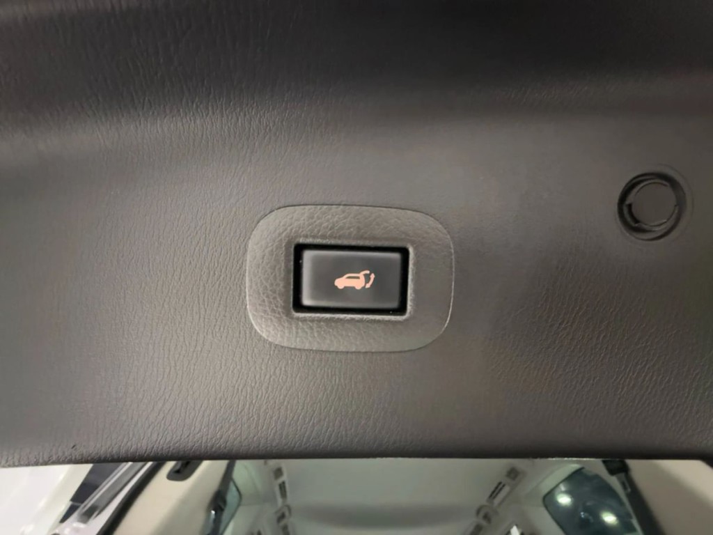 2017 Nissan Armada Image 33