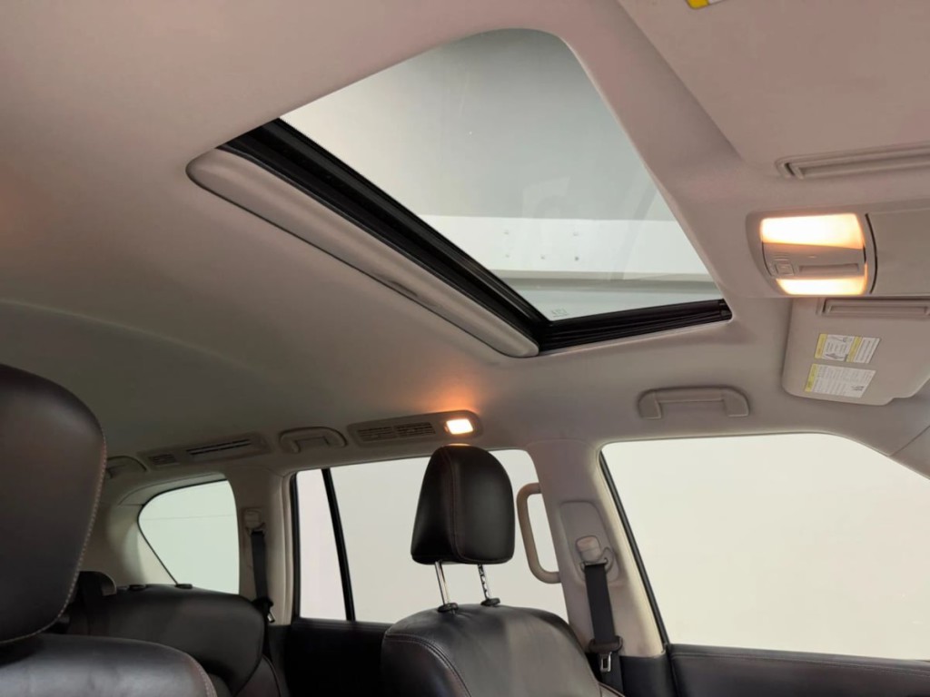 2017 Nissan Armada Image 37