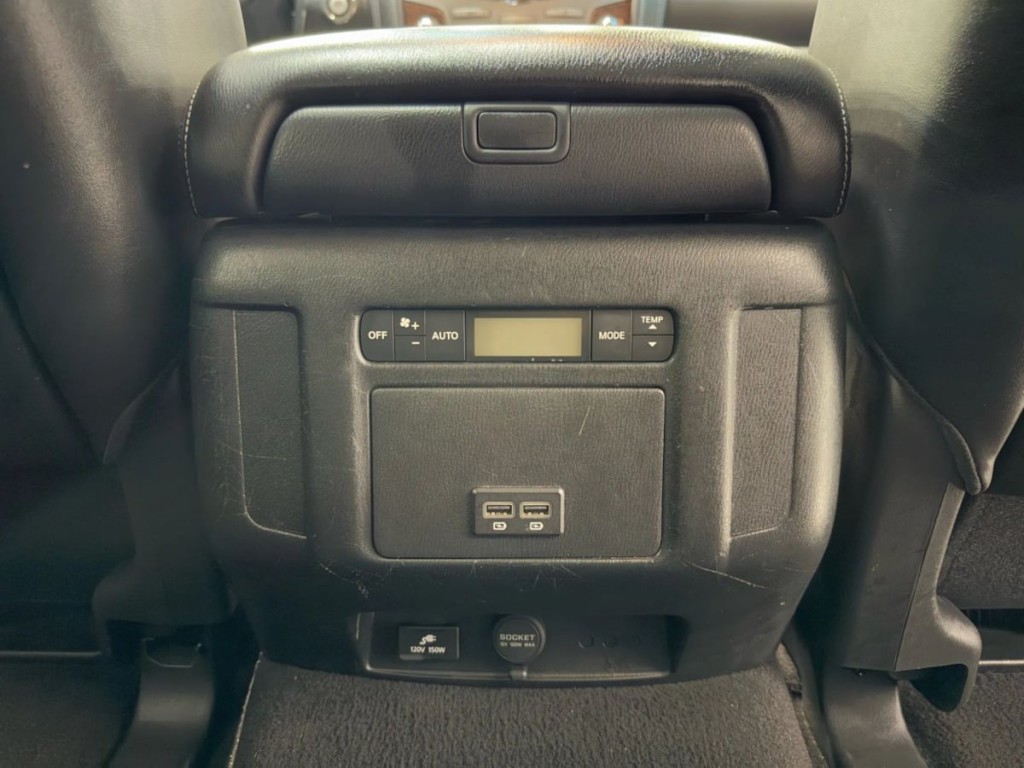 2017 Nissan Armada Image 42