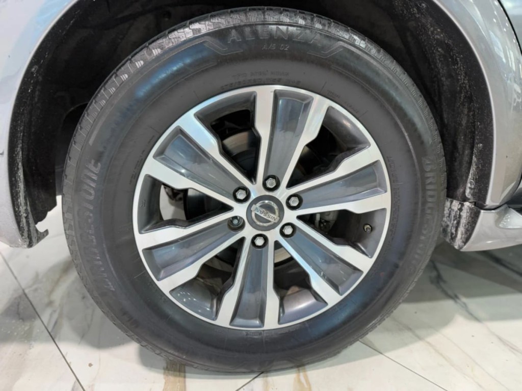 2017 Nissan Armada Image 43