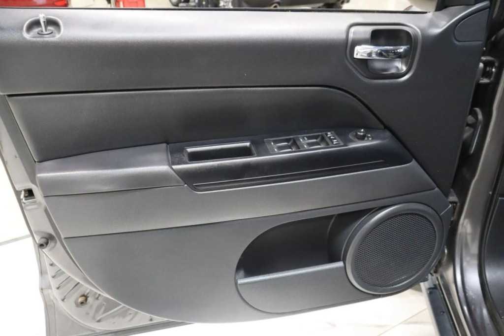 2016 Jeep Compass Image 9