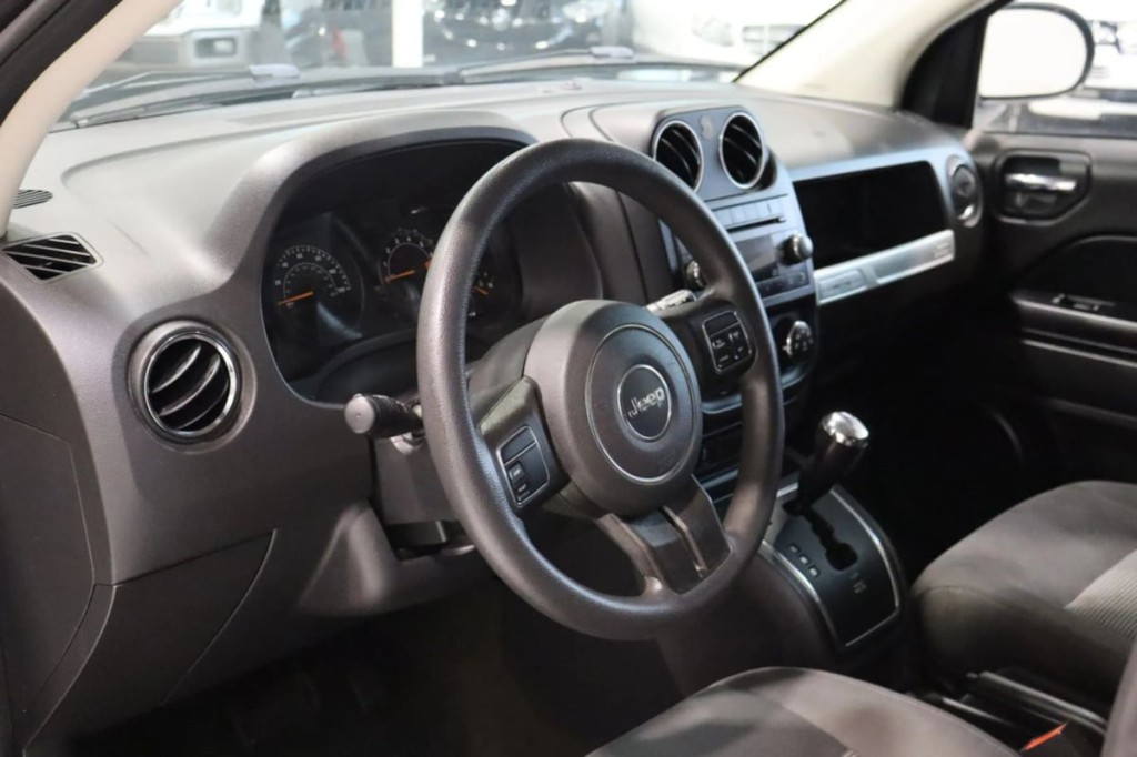 2016 Jeep Compass Image 10