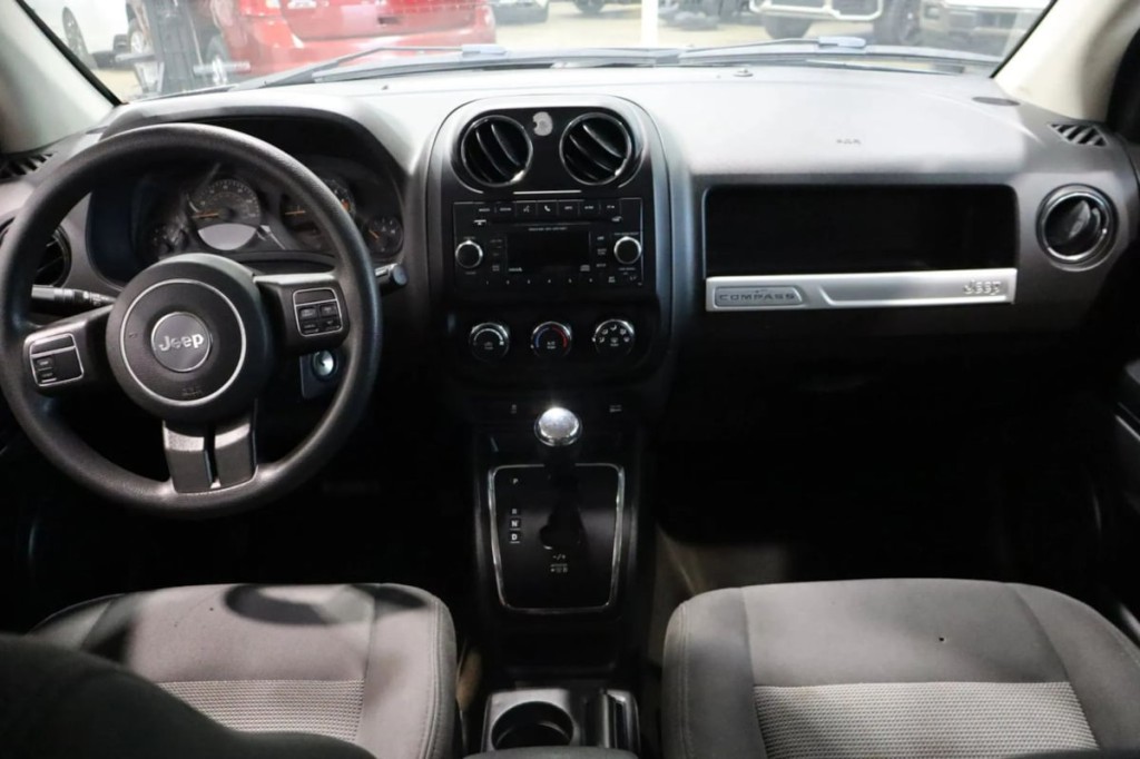 2016 Jeep Compass Image 11