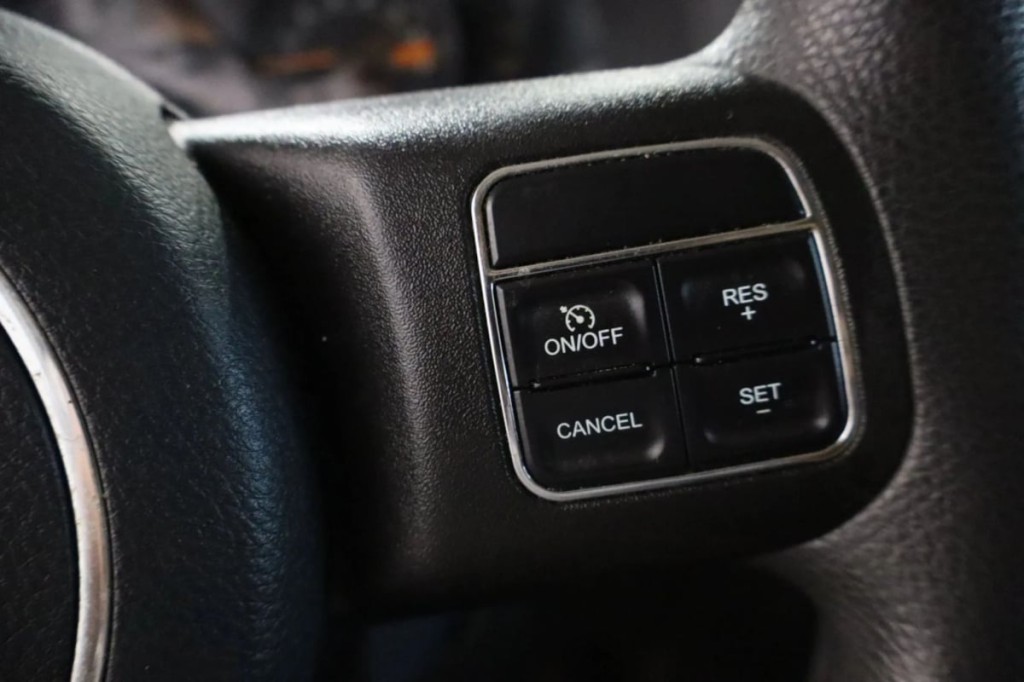 2016 Jeep Compass Image 16