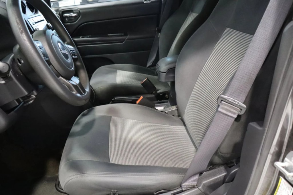 2016 Jeep Compass Image 17