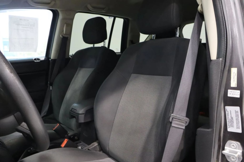 2016 Jeep Compass Image 18