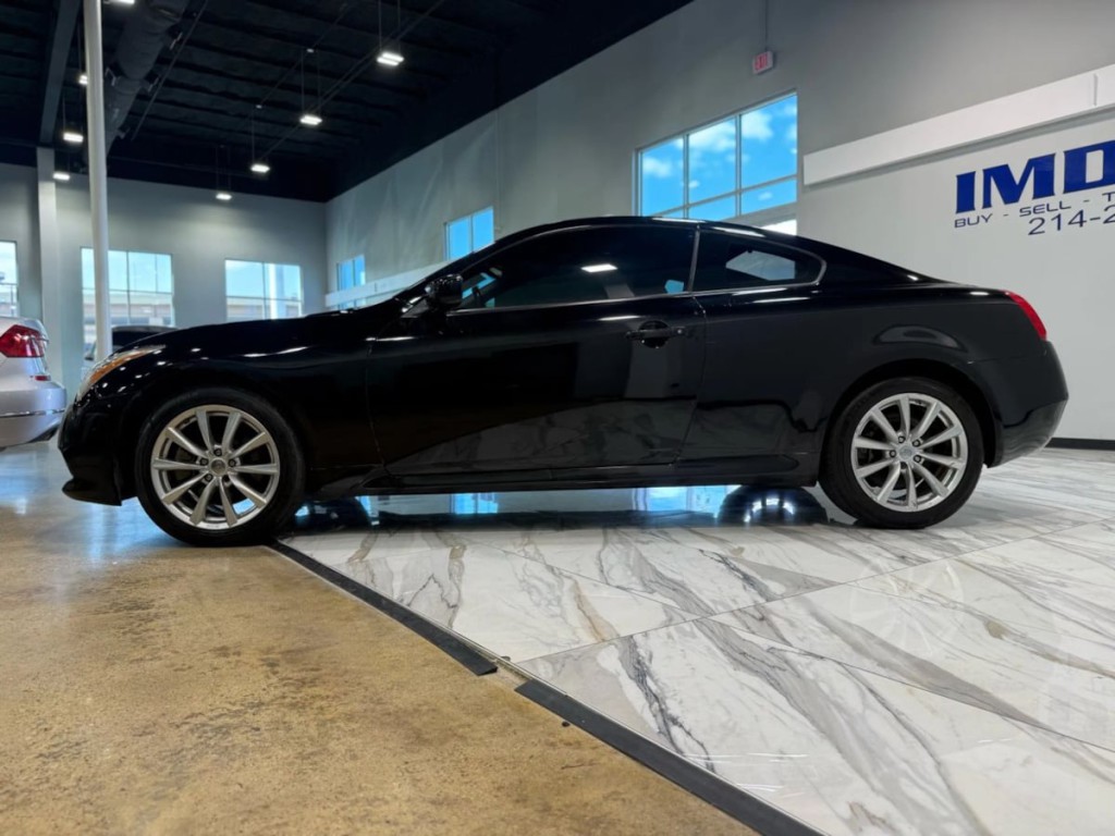 2012 INFINITI G37 Image 9