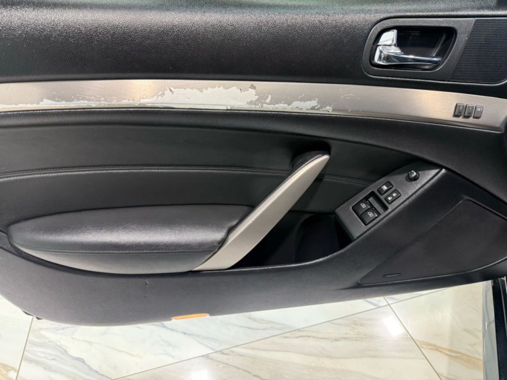 2012 INFINITI G37 Image 10
