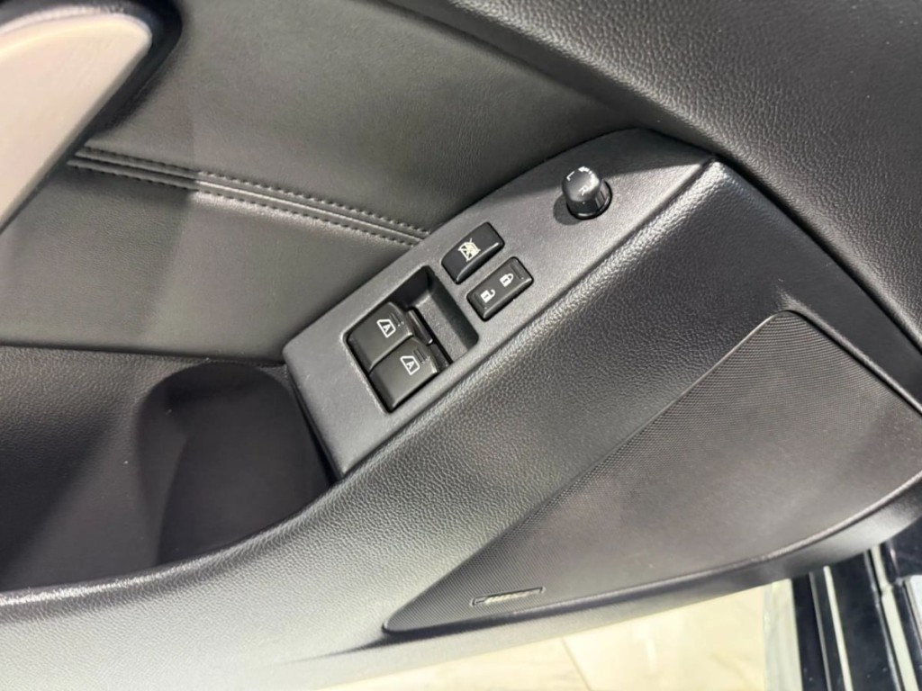 2012 INFINITI G37 Image 11