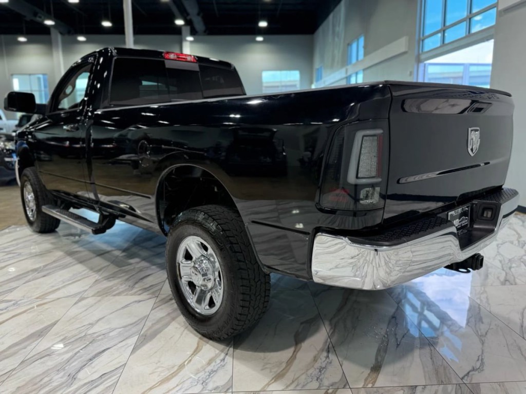 2016 RAM 3500 Image 9